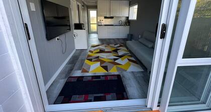 Brand new Guesthouse
Completely Private.
2 min drive or 10 min walk to the lake.