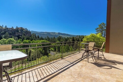 Luxurious studio condo in lovely Durango, Colorado.  Stay and Play year round.