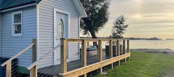 1000 Islands Waterfront Cottage