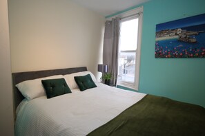 2 slaapkamers, een strijkplank/strijkijzer, wifi, beddengoed