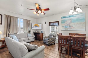 Een televisie en boeken