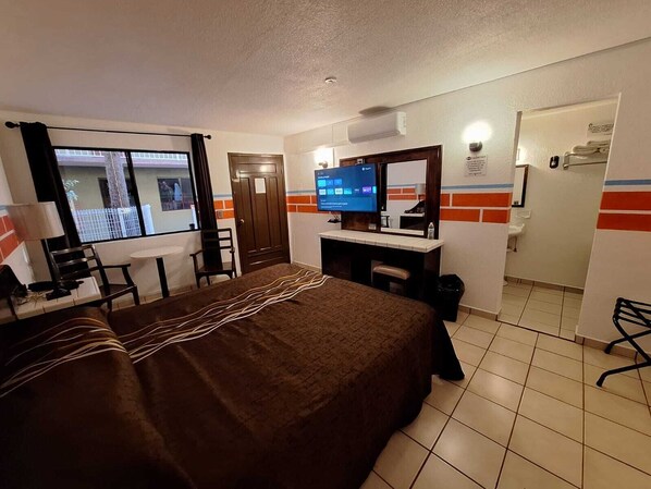 Comfort Room, Garden View