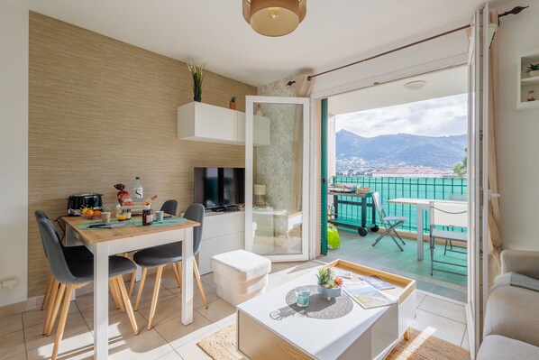 屋外ダイニングエリア