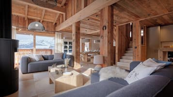 Fernseher, Kamin, Stereoanlage