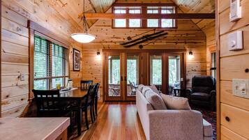 Een smart-tv en een open haard