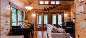  Cozy, charming McKenzie River front 2-bedroom cabin in McKenzie Bridge,