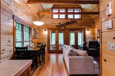 Cozy, charming two bedroom McKenzie Bridge River front cabin for 2 Guests,