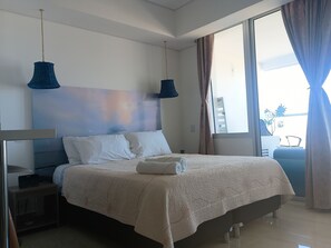 Comfort Studio, Balcony, Beach View | In-room safe, desk, blackout curtains, iron/ironing board - Aparta suite con vista al mar  (Cartagena)
