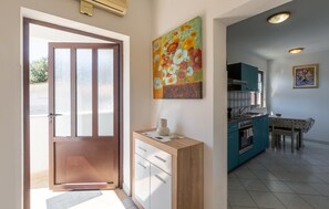 Fridge, stovetop, coffee/tea maker