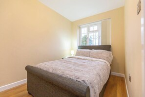 2 bedrooms, iron/ironing board, WiFi, bed sheets - Wootton, Northampton - 2-Bedroom Bungalow (Northampton)