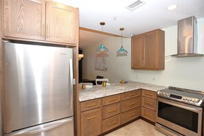 Fridge, microwave, oven, stovetop - 2 Bedroom, 2 Bath Condo with lncredible Bay Views (Fort Myers Beach)