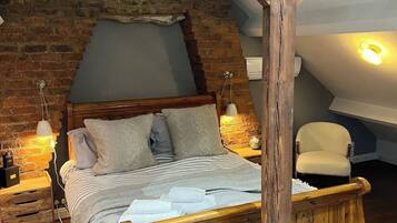 3 室のベッドルーム、デスク、アイロン / アイロン台、WiFi (無料)