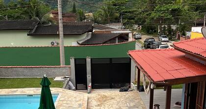 Cozy beach house 6 minutes walk from Cocanha