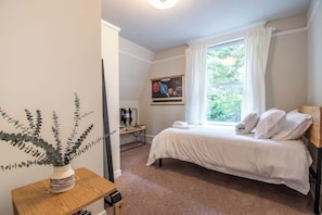 4 bedrooms, WiFi, bed sheets
