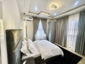 4 bedrooms, iron/ironing board, WiFi, bed sheets - Delia Residence 4Bed Duplex in Ikoyi (Lagos)