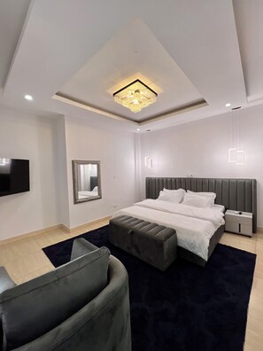 4 makuuhuonetta, silitysrauta/-lauta, Wi-Fi, vuodevaatteet