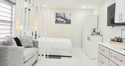 New! Serenity Villa. Cozy and modern. Enjoy Florida and rest happy!