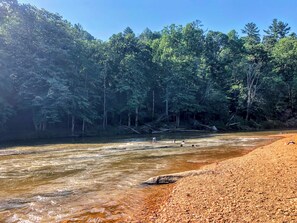 Beach - Secluded mountain hideaway w/ hot tub. Close to town and pet-friendly! (Jefferson)