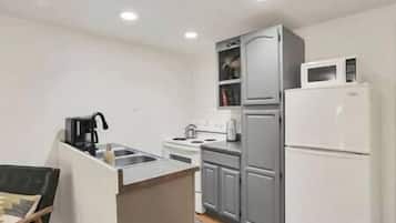 Microwave, oven, stovetop, coffee/tea maker