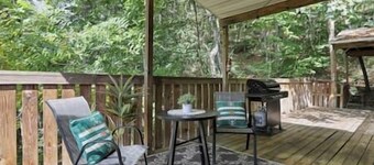 Hot Tub • Fast Wi-Fi • Leather Couch