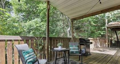 Hot Tub • Fast Wi-Fi • Leather Couch