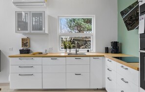 冷蔵庫、食器洗い機、コーヒー / ティーメーカー