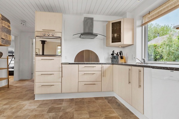 Een koelkast, een kookplaat, een vaatwasser