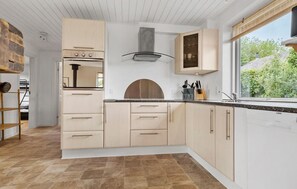 冷蔵庫、コンロ、食器洗い機、コーヒー / ティーメーカー