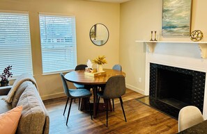 Smart TV, fireplace