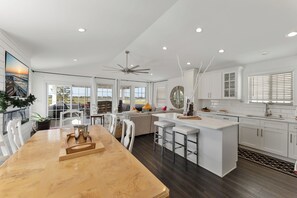 Interior - Sleeps 8! 3bed/2bath AC/WiFi/SunsetViews! OWNER ASTHMATIC so No pets/No smoking! (Cape May)