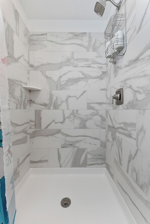 Shower, hair dryer, soap - Sleeps 8! 3bed/2bath AC/WiFi/SunsetViews! OWNER ASTHMATIC so No pets/No smoking! (Cape May)