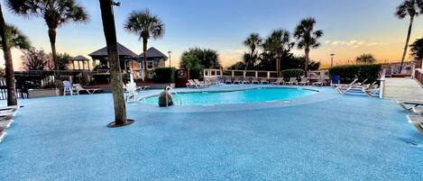 Alberca techada y alberca climatizada