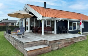 Terrace/patio - Gorgeous home in Juelsminde with sauna (Juelsminde)