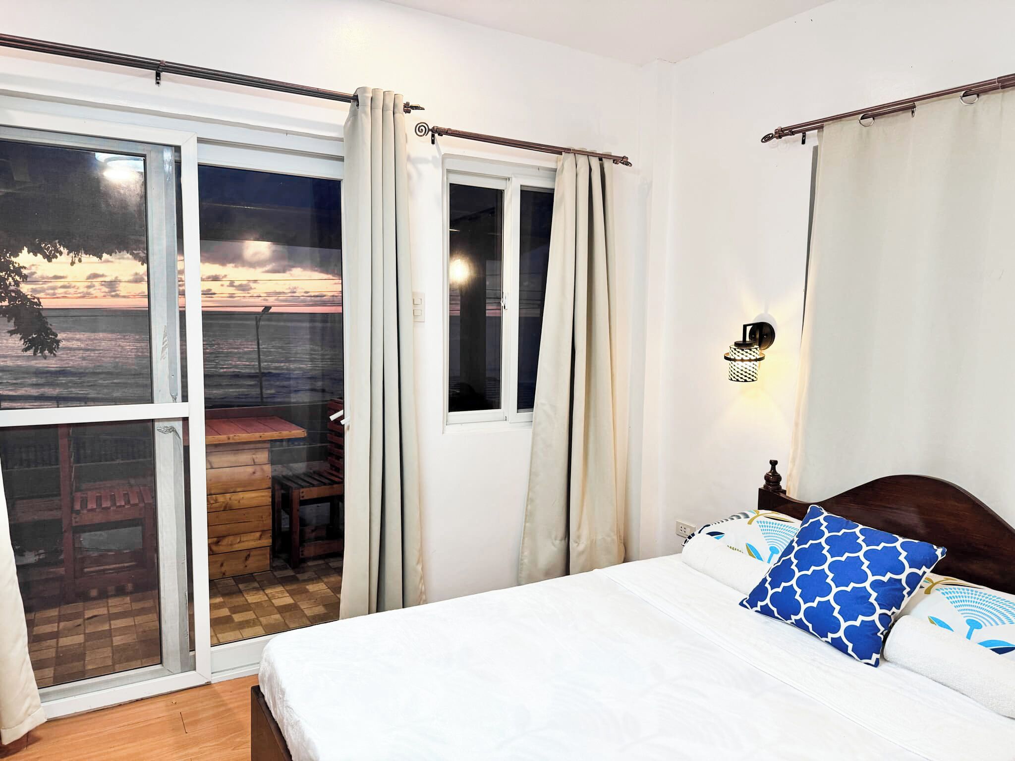 2 室のベッドルーム、WiFi (無料)、ベッドシーツ