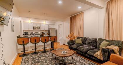 4BDR/2.5BA APT Near Tufts/7 min-Walk to Subway/Free Parking for 2 cars