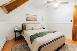 4 bedrooms, iron/ironing board, WiFi, bed sheets