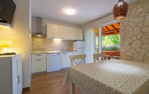 Dining - Gorgeous home in Donja Hlapa (Donja Hlapa)