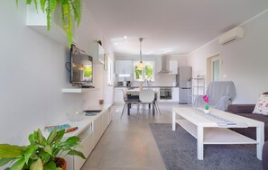 电视、桌上足球