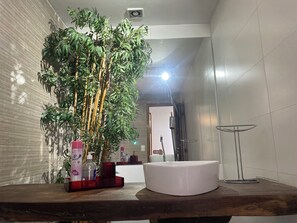 Shower, towels, toilet paper - Beautiful Country House in Gravatá Condominium (Gravatá)