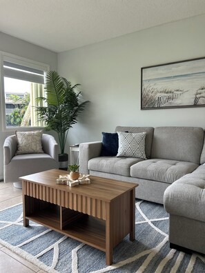 Smart TV - Serenity Coastal Retreat Villa (Fort Pierce)