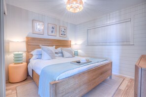 3 bedrooms, desk, iron/ironing board, free WiFi - Sun drenched panoramic ocean views 3 king suites (Carolina Beach)