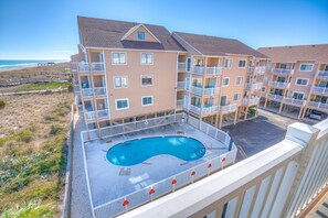Pool - Sun drenched panoramic ocean views 3 king suites (Carolina Beach)