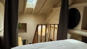 1 bedroom, desk, iron/ironing board, WiFi
