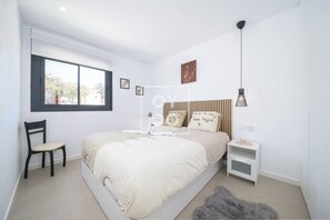 3 quartos, escrivaninha, Wi-Fi de cortesia, roupa de cama