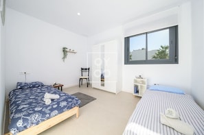 3 bedrooms, desk, free WiFi, bed sheets