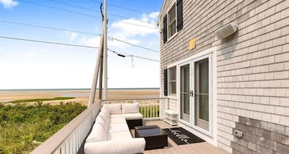 The Cabana: 053-D Eclectic Beachfront Retreat on Chapin Beach