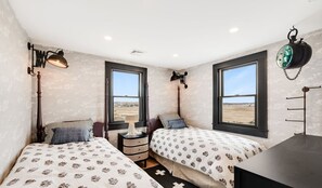 4 bedrooms, iron/ironing board, free WiFi, bed sheets - The Cabana: 053-D  Eclectic Beachfront Retreat on Chapin Beach (Dennis)