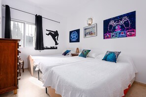 3 chambres, fer et planche à repasser, Wi-Fi gratuit, draps fournis