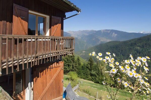 Exterior - Holiday Home 'Le Plan Du Fruit' with Mountain View, Private Terrace and Private Garden (La Léchère)