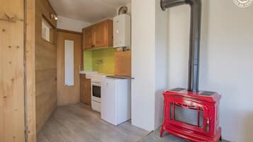 Refrigerador, horno, parrilla de estufa y cafetera y tetera